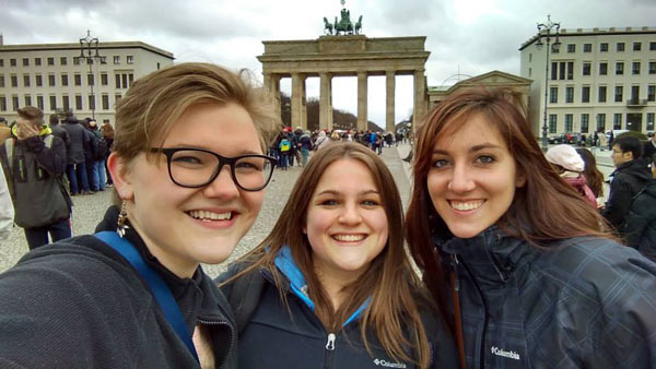 college students posing in front of the Brandenburg Gate in Germany