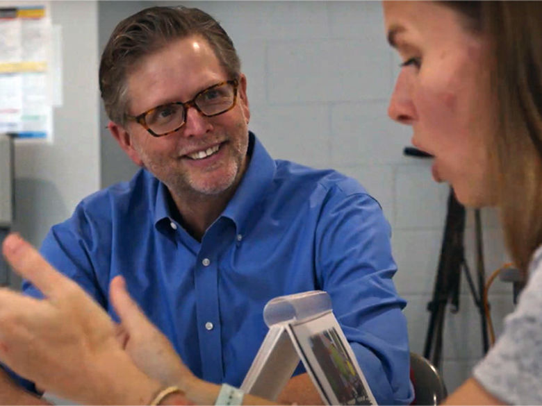 Communication Sciences and Disorders Faculty, Dr. Evitts, is collaborating with a student in a discussion.