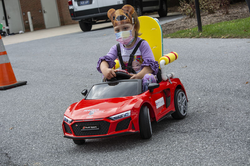 child testing car