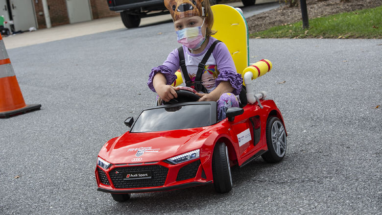child testing car