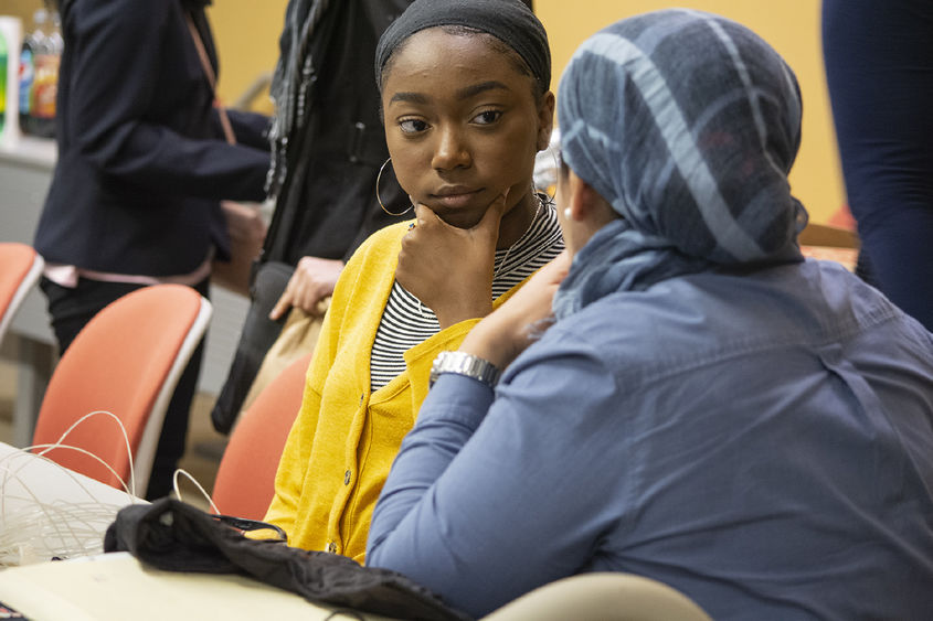 Faculty mentor, Ola Rashwan, speaks with high school student Zimirah Wilson at an EnvironMentors meeting in Harrisburg, Pennsylvania.