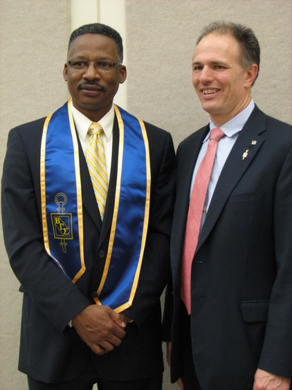 Dr. Roderick Lee and Beta Gamma Sigma distinguished honoree Robert Scaer