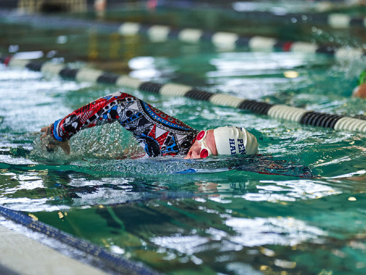 Holly McKenna swimming